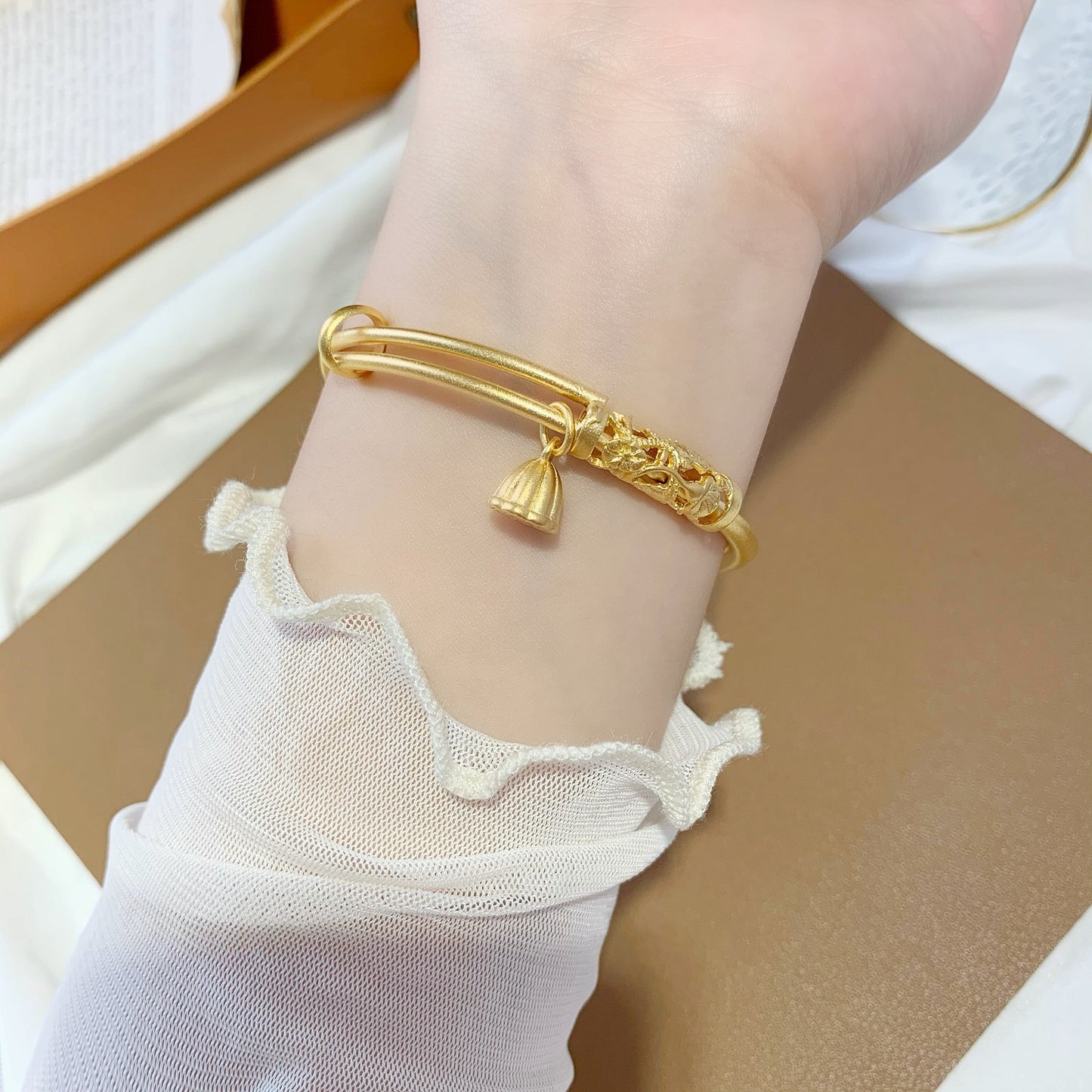 Ancient craft sand gold lotus hollow shape bracelet ladies gift
