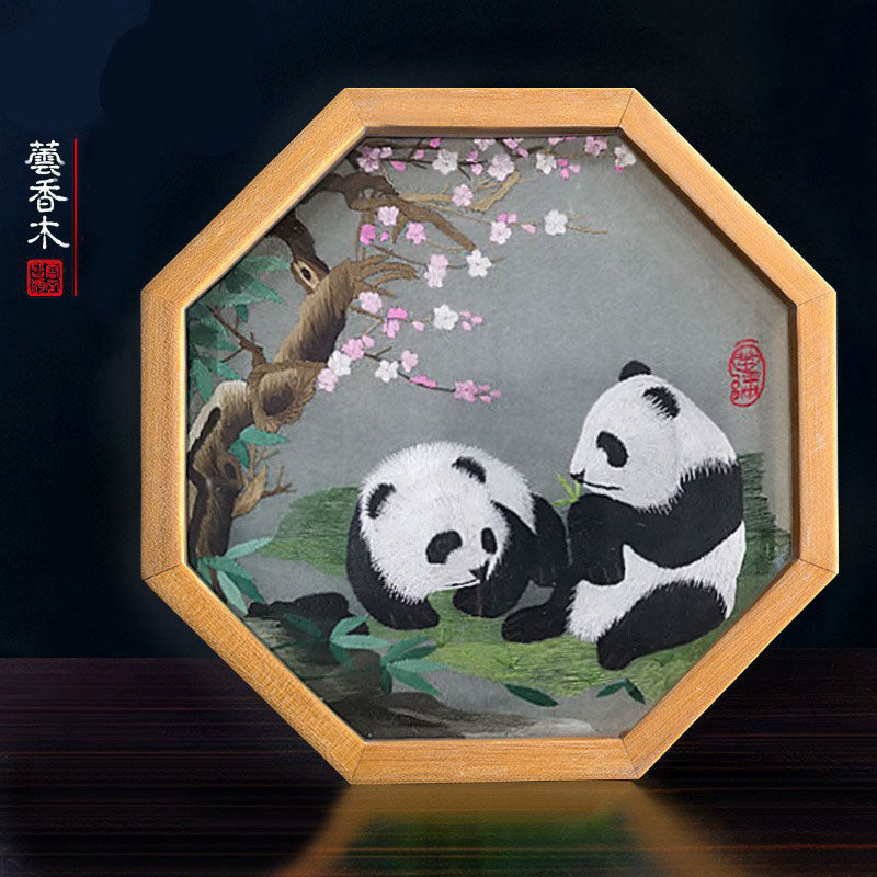 Chinese Su embroidery ornaments, panda pattern embroidery crafts, pure handmade embroidery ornaments, high-end gifts with gift boxes