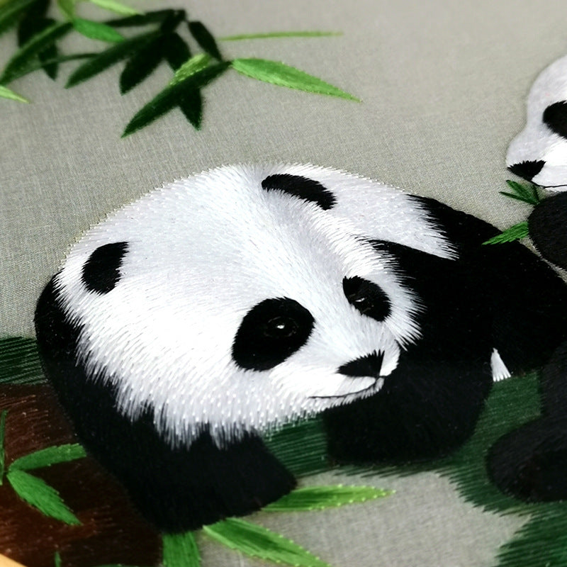 Chinese Su embroidery ornaments, panda pattern embroidery crafts, pure handmade embroidery ornaments, high-end gifts with gift boxes
