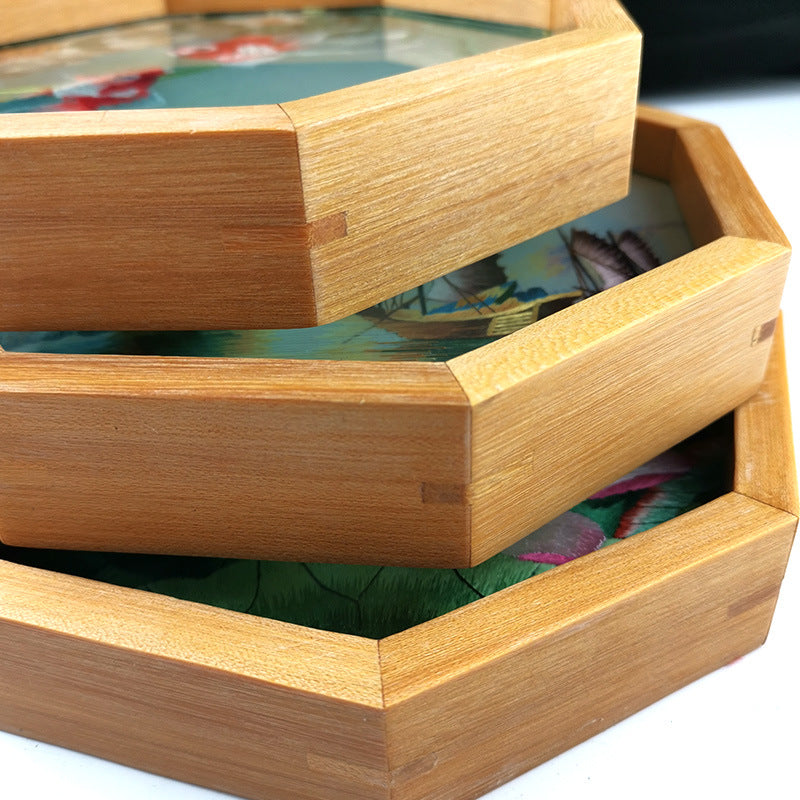 Chinese Su embroidery ornaments, panda pattern embroidery crafts, pure handmade embroidery ornaments, high-end gifts with gift boxes